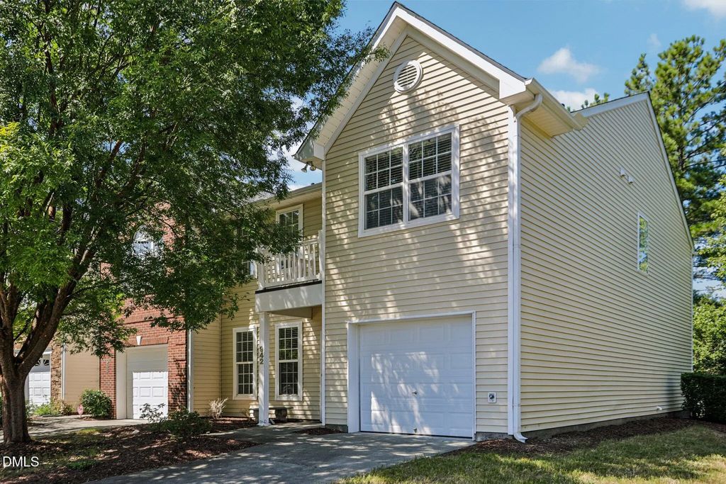 942 Shining Wire Way, Morrisville