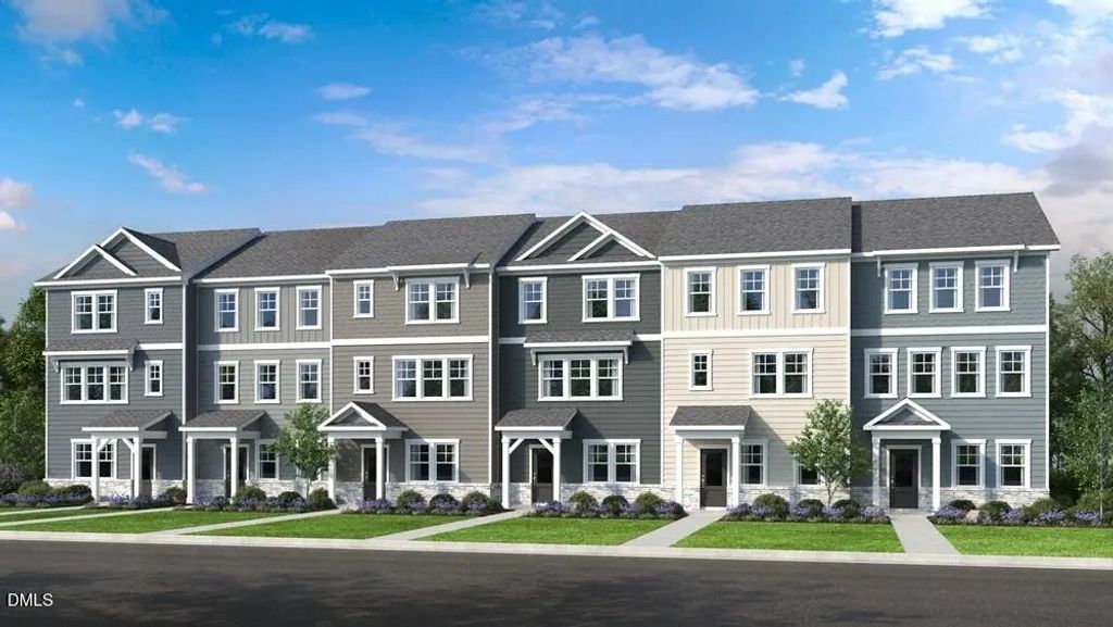 201 Villavista Trace 104, Garner