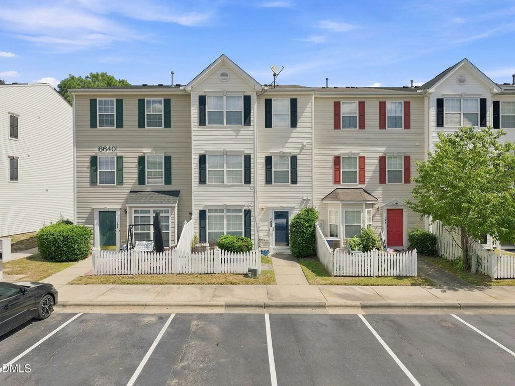 8640 Neuse Landing Lane 105, Raleigh