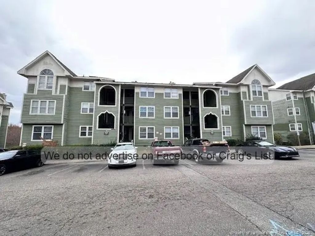 946 Stewarts Creek Drive 10, Fayetteville