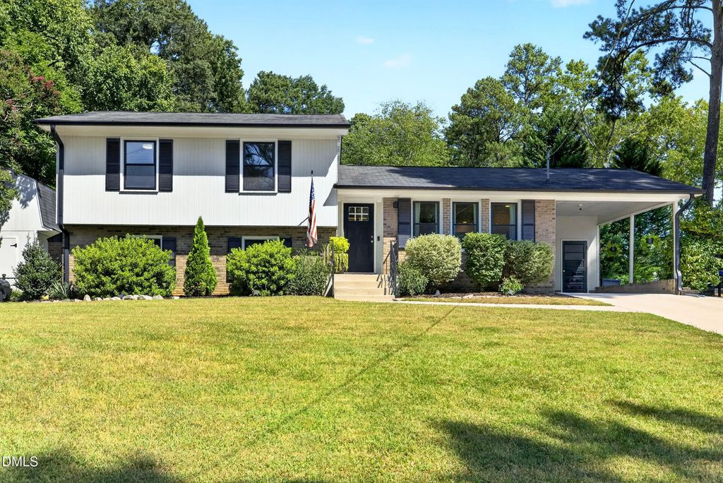 1403 Maple Avenue, Apex