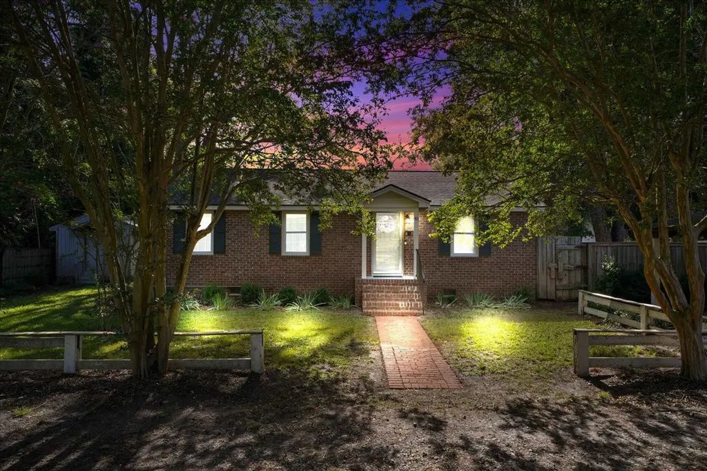 411 S 3rd Street, Smithfield