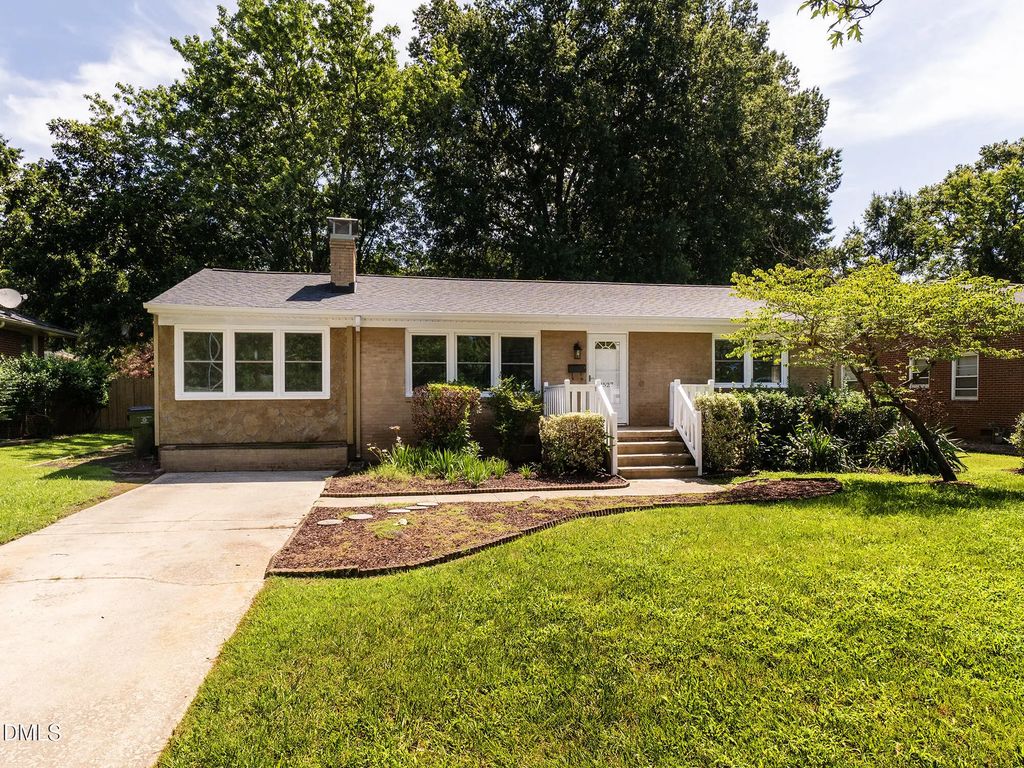 1527 Sherwood Drive, Burlington