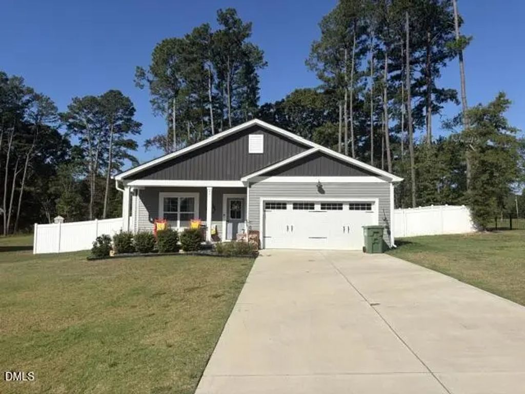 93 Regis Lane, Coats
