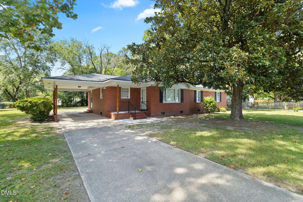 808 Hemlock Drive, Fayetteville