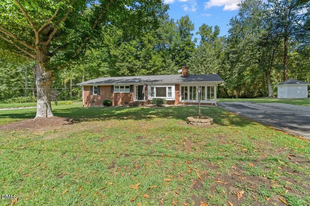 330 Hazelwood Drive, Warrenton