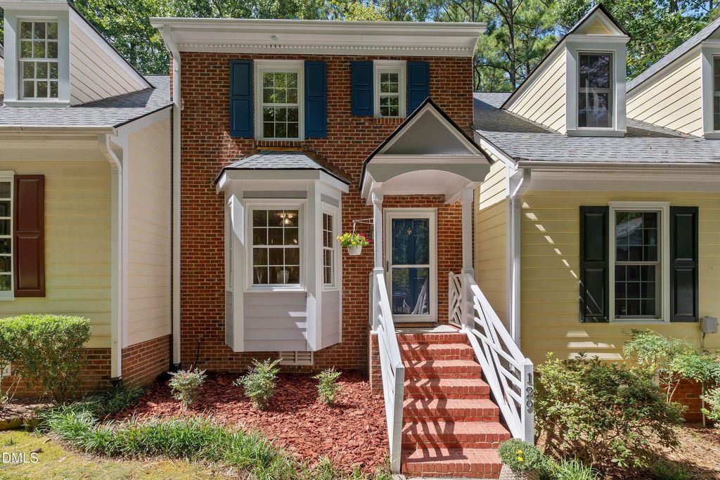 129 Hedgerow Court, Cary