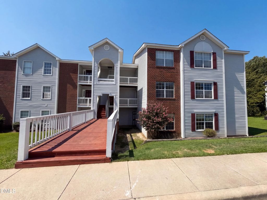 225 Waterdown Drive 8, Fayetteville