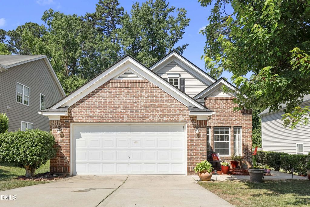 137 Georgetowne Drive, Clayton
