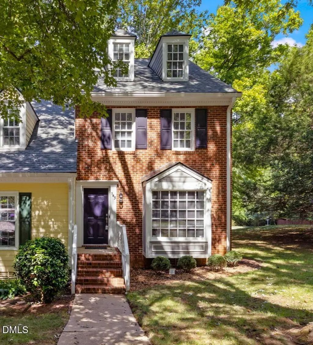 143 Hedgerow Court, Cary