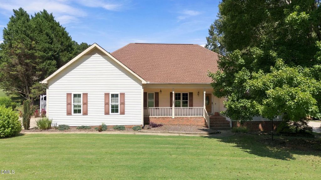 214 Parkridge Drive, Clayton
