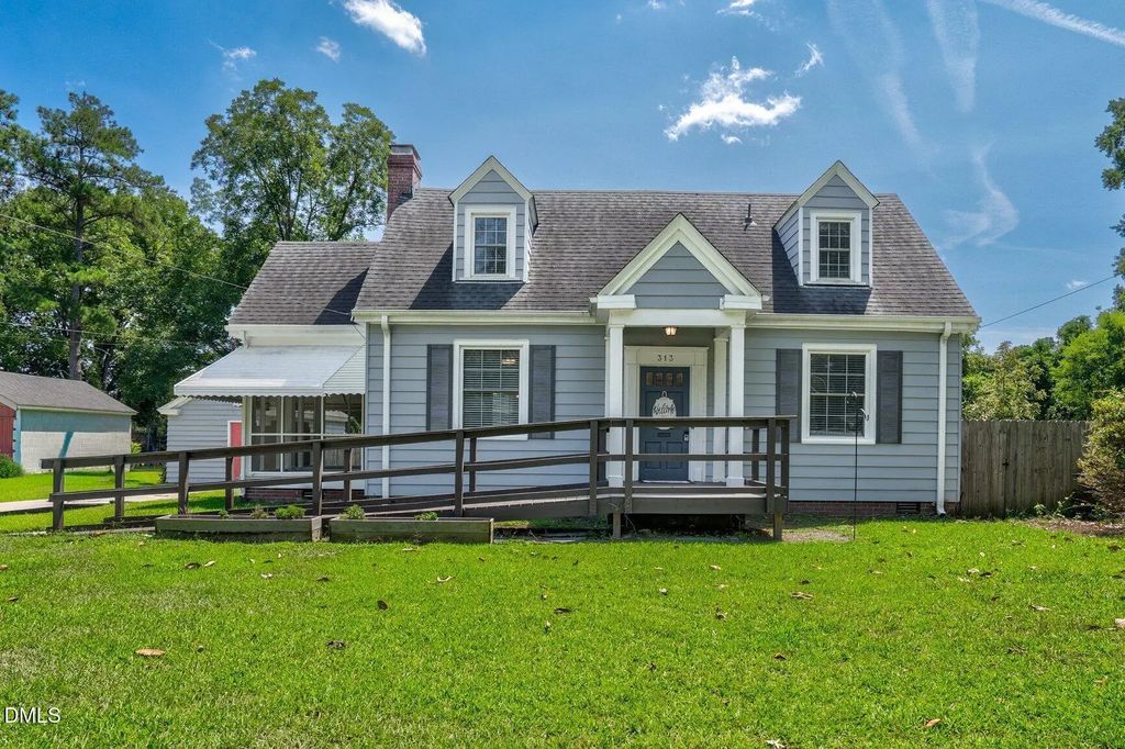 313 S Howard Circle, Tarboro
