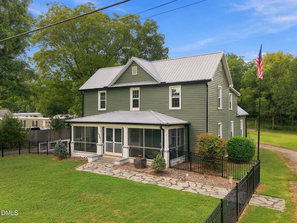 1406 E Main Street, Graham
