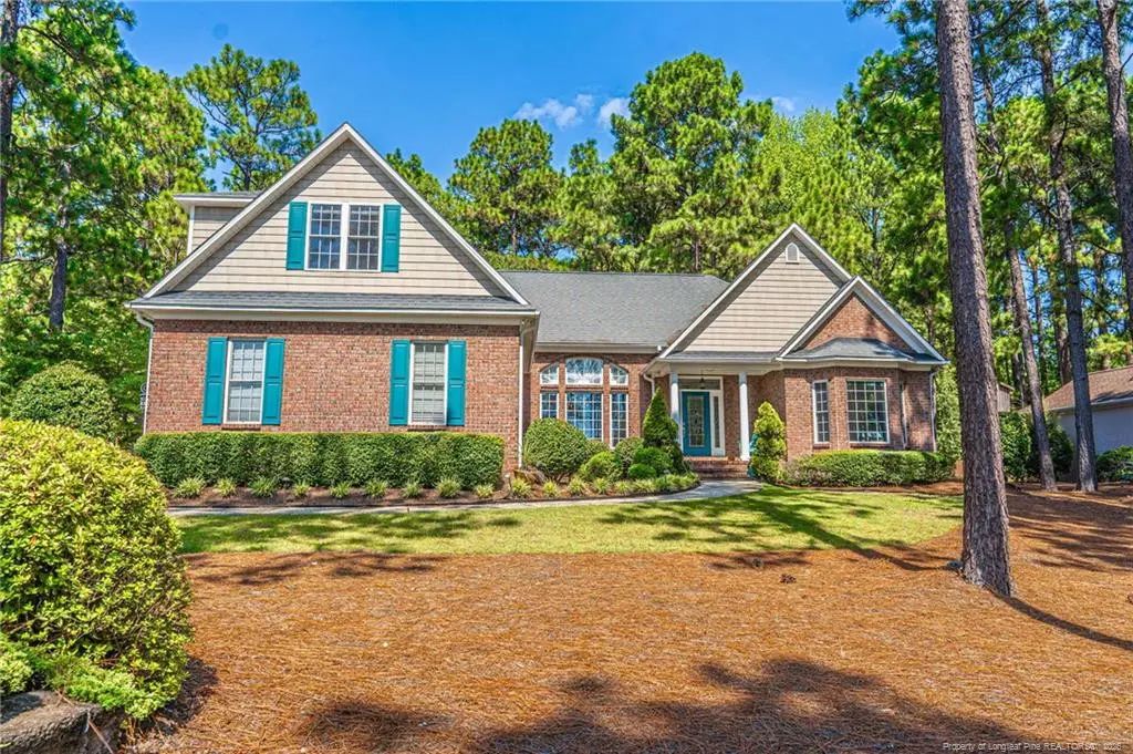 725 Lake Forest Drive E, Pinehurst
