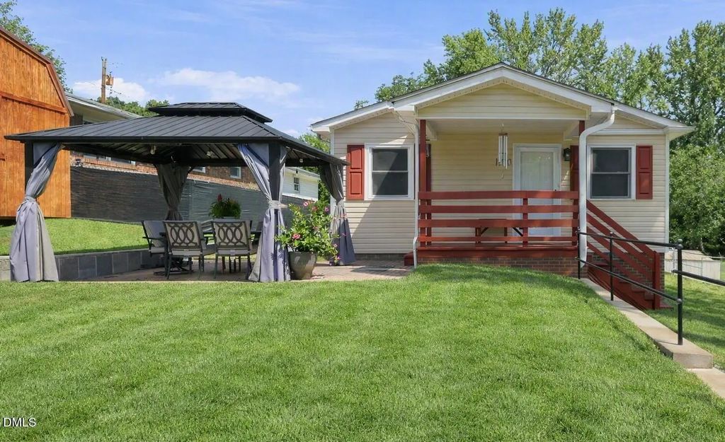 1930 Wood Avenue, Burlington