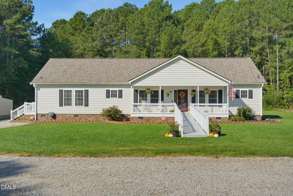 705 Thanksgiving Fire Road, Selma