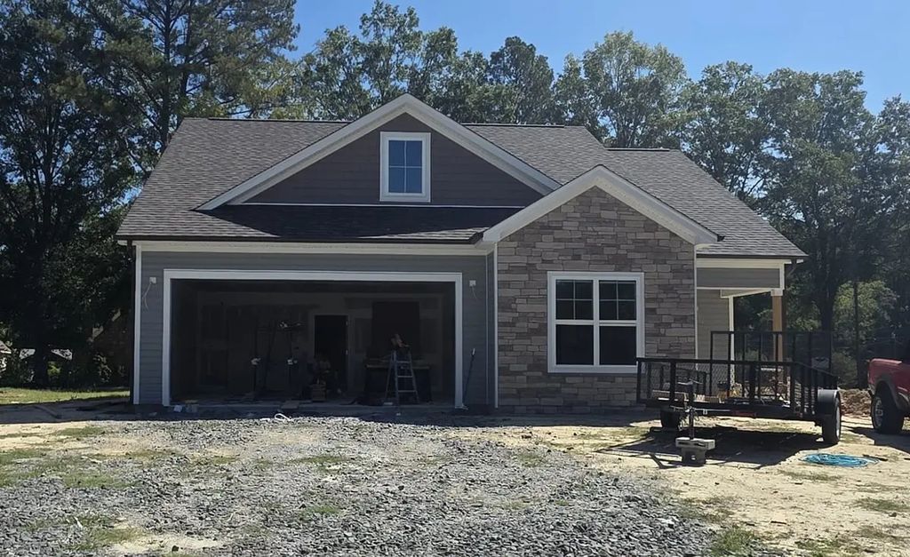 105 Hawthorne Street, Louisburg
