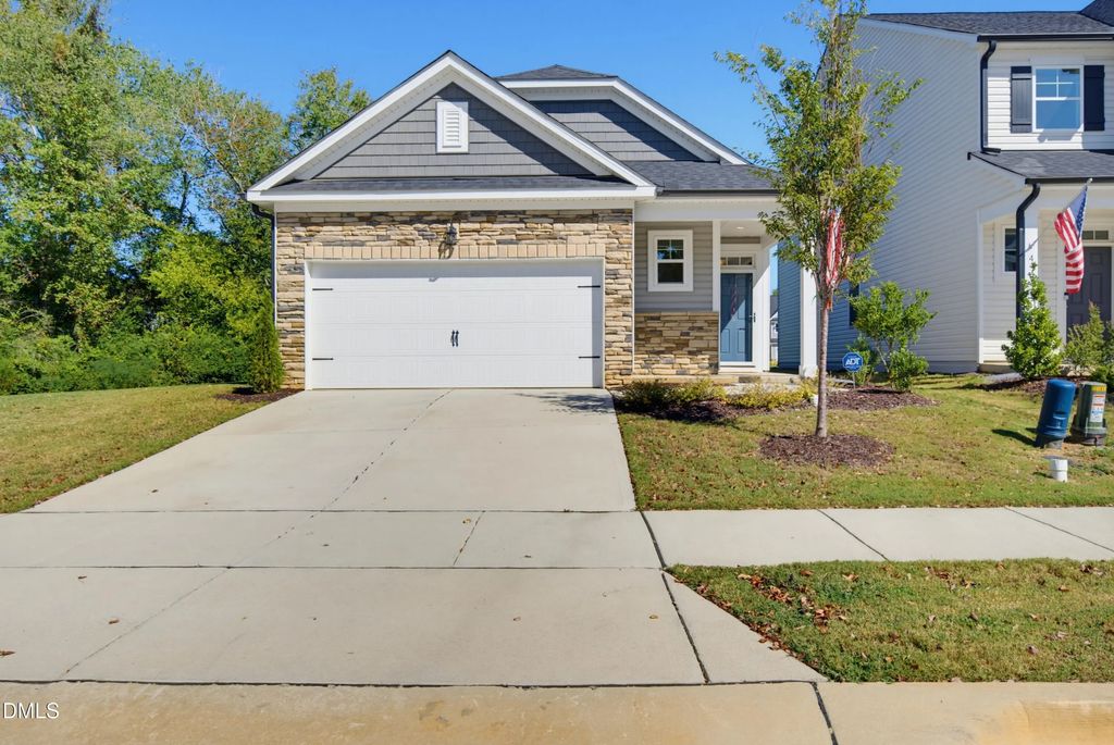 52 Fairwinds Drive, Lillington