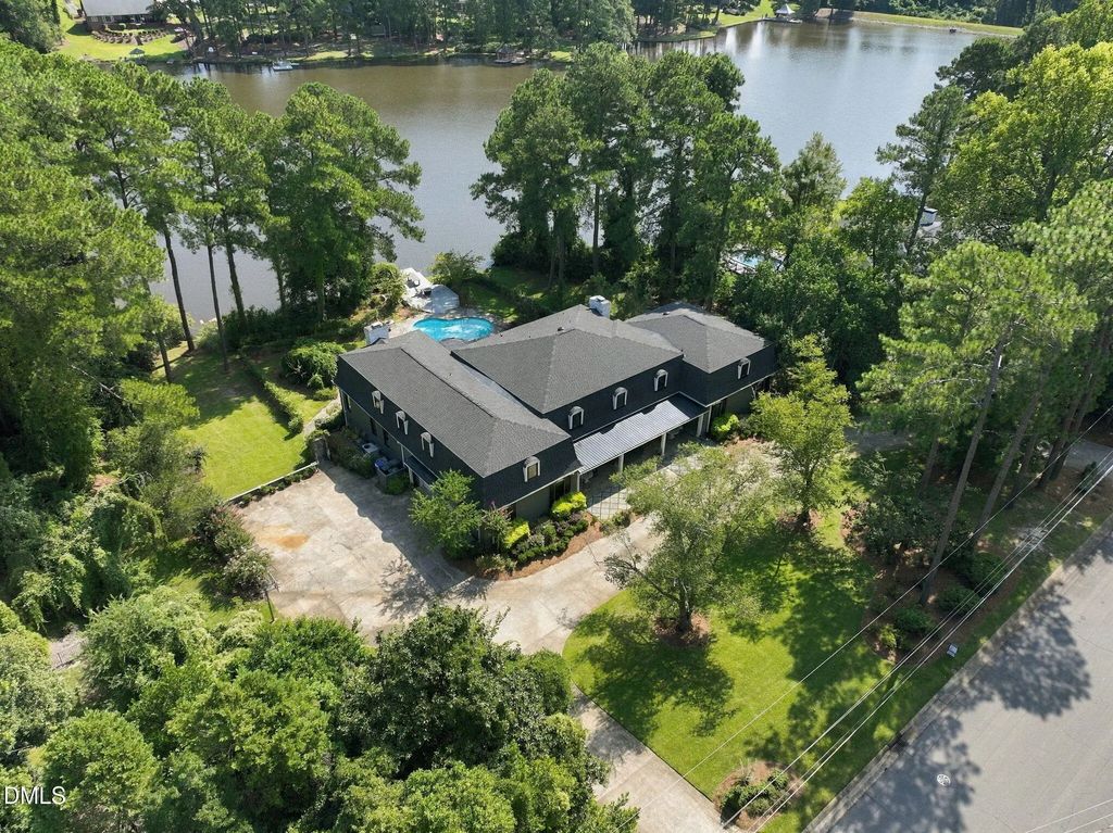 1131 Offshore Drive, Fayetteville