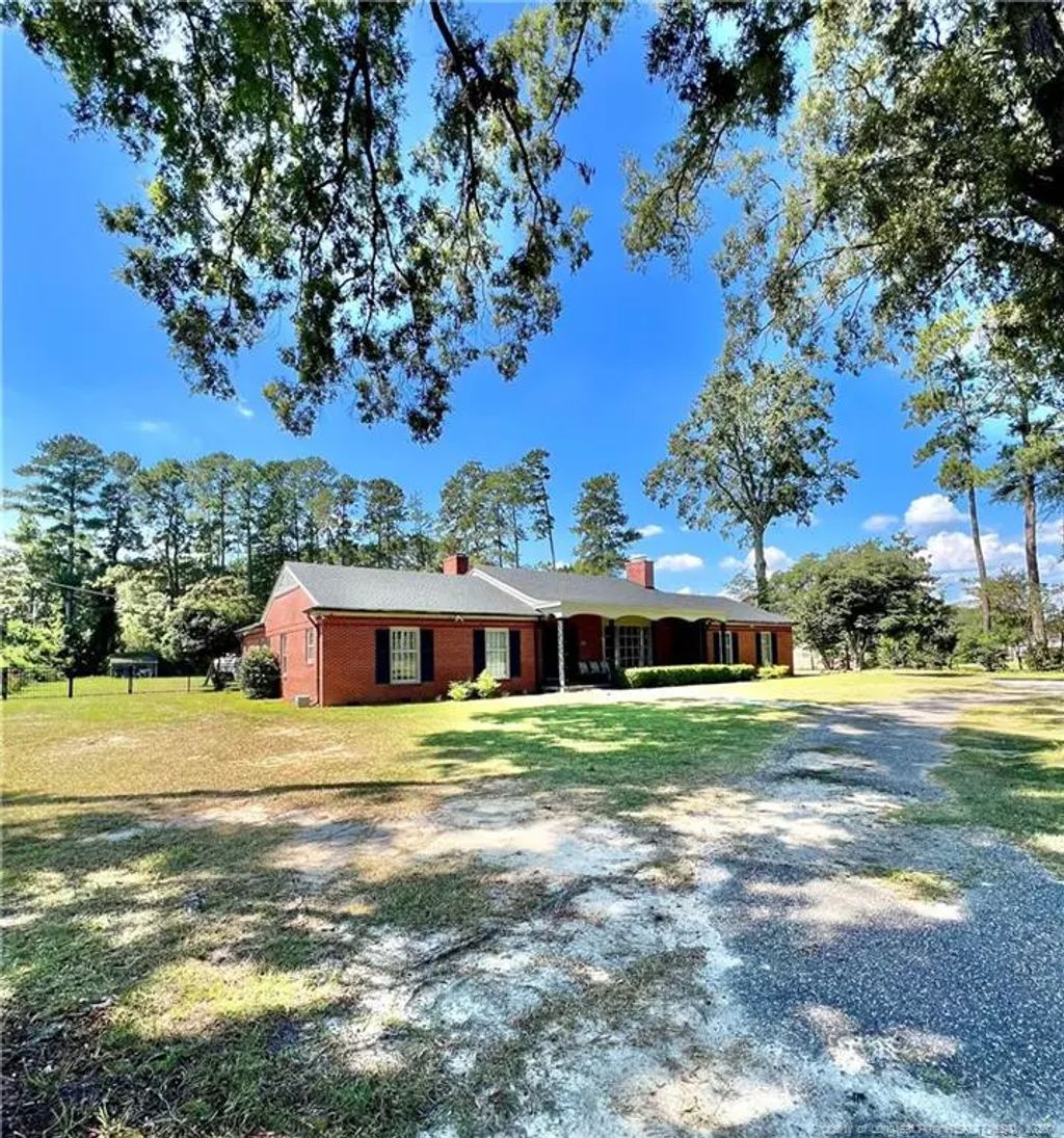 1502 Lakeview Road, Fairmont