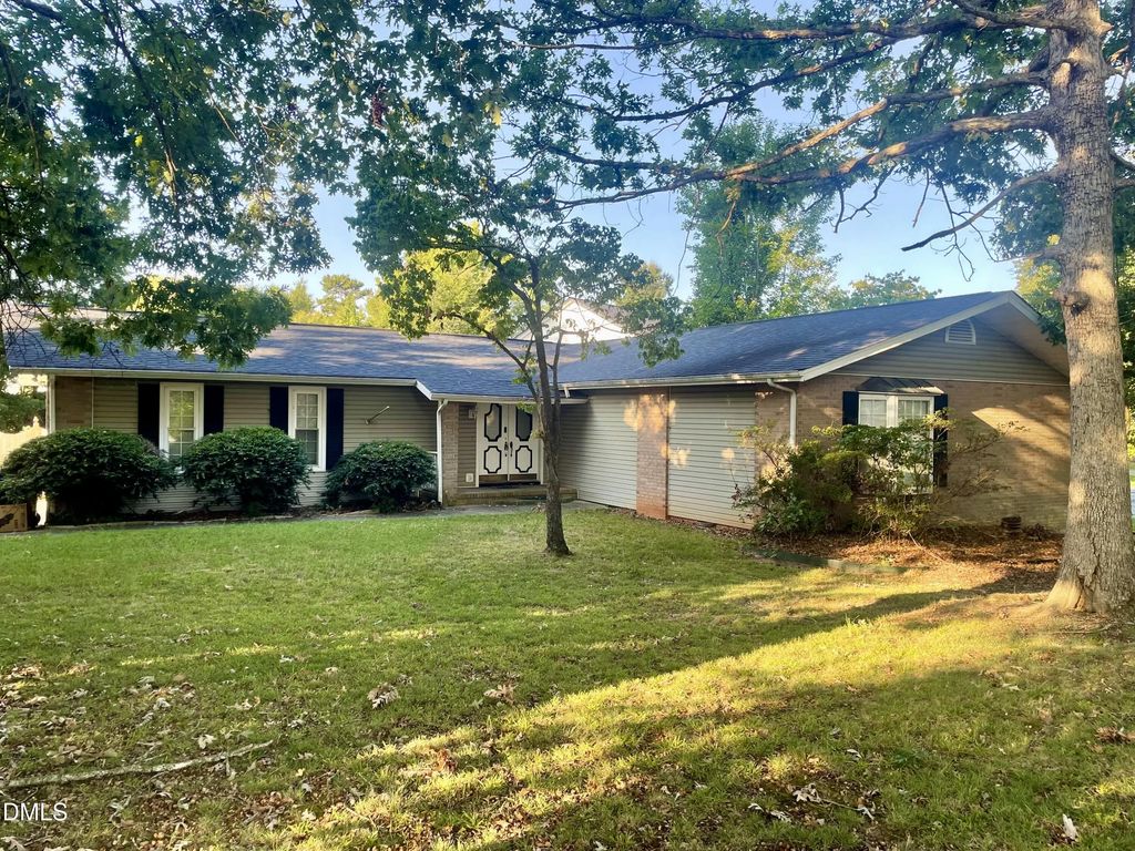 1232 Jamestowne Drive, Elon