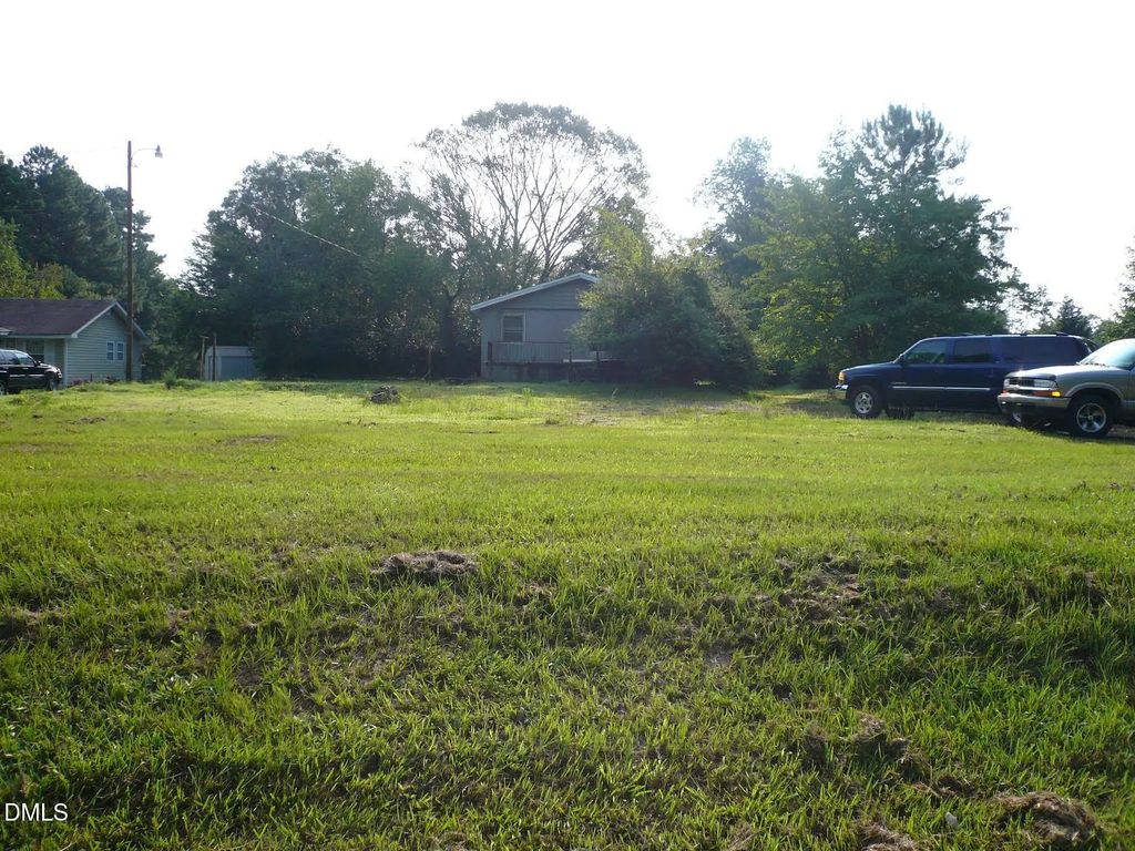 105 E Elm Avenue, Holly Springs