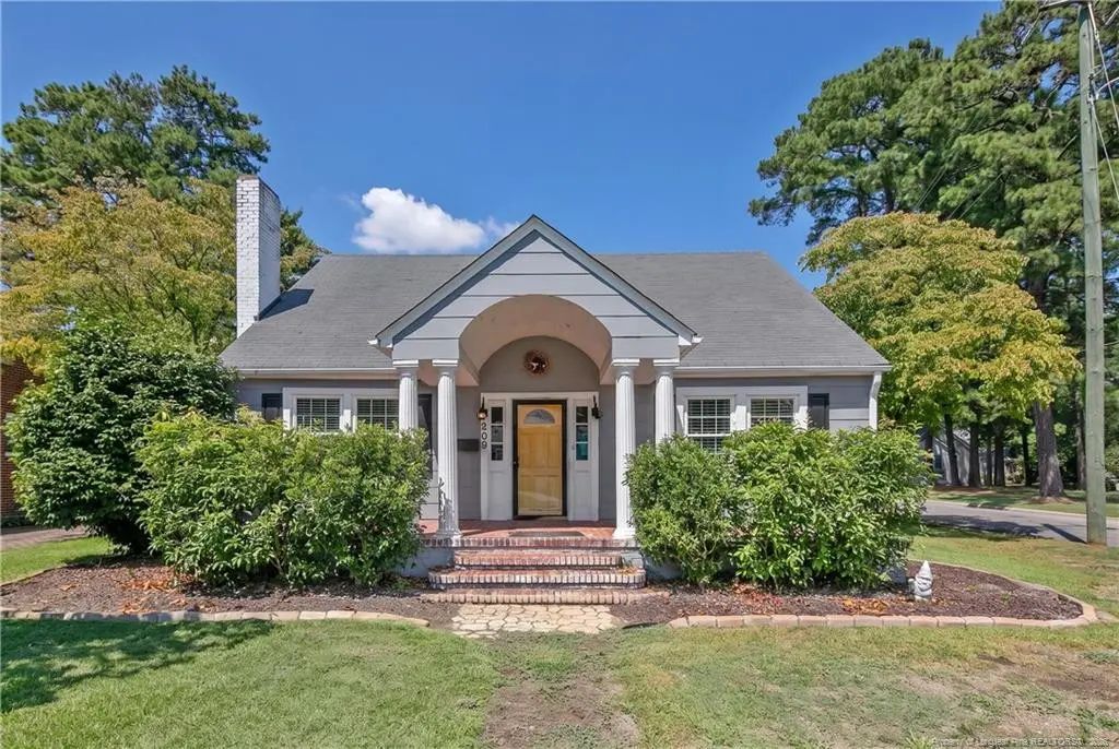 209 N Churchill Drive N, Fayetteville