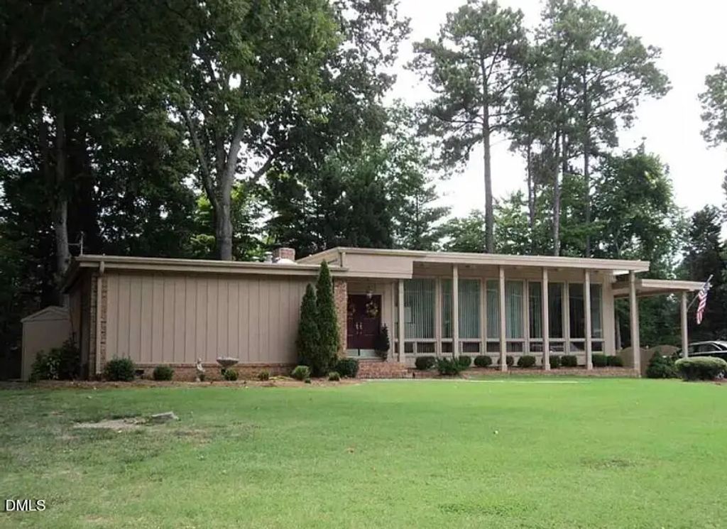 1009 Vandora Springs Road, Garner