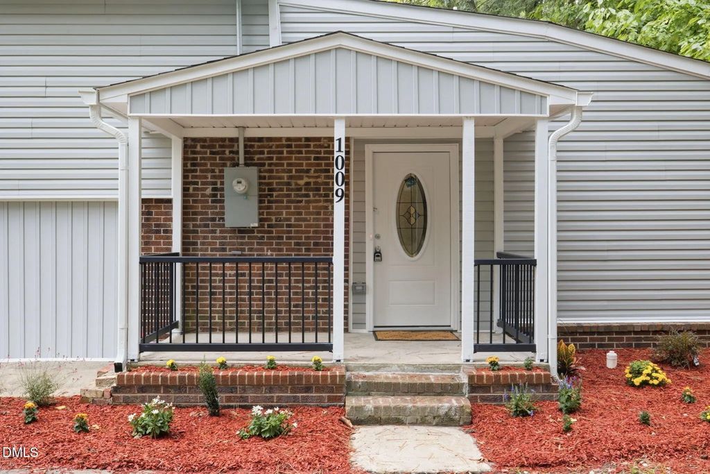 1009 2nd Avenue, Smithfield