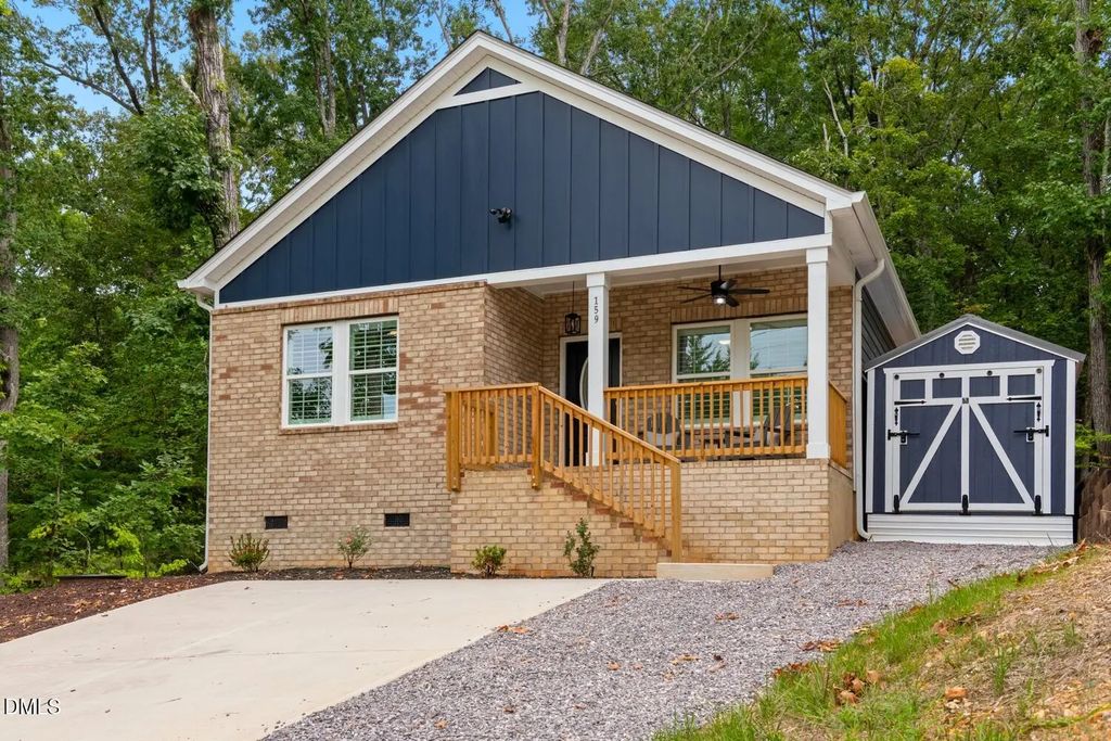 159 Skyline Drive, New London