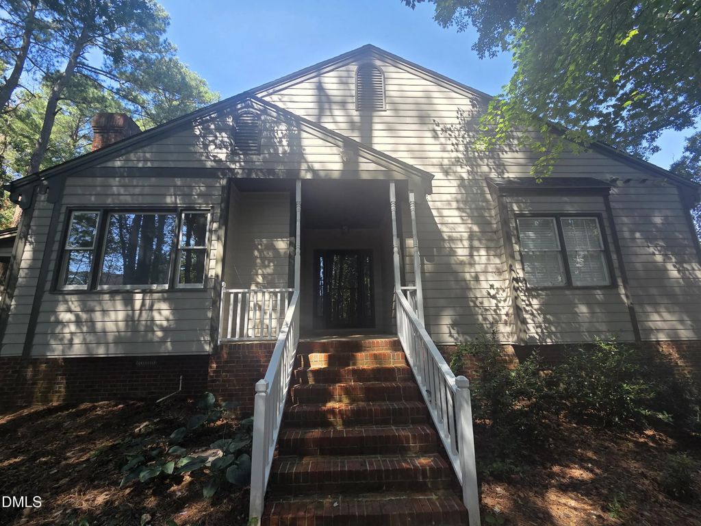 8316 Wycombe Lane, Raleigh