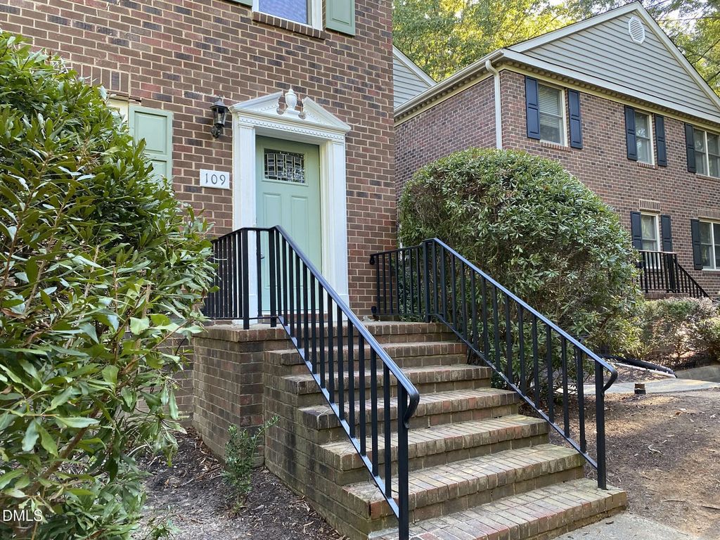 109 Gunston Court, Chapel Hill