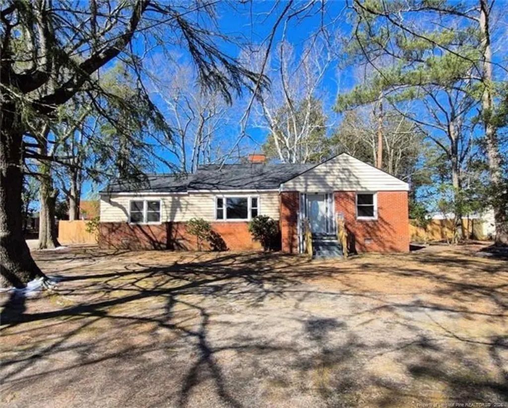 113 N Wright Street N, Raeford