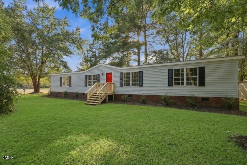 302 Vass Road, Spring Lake