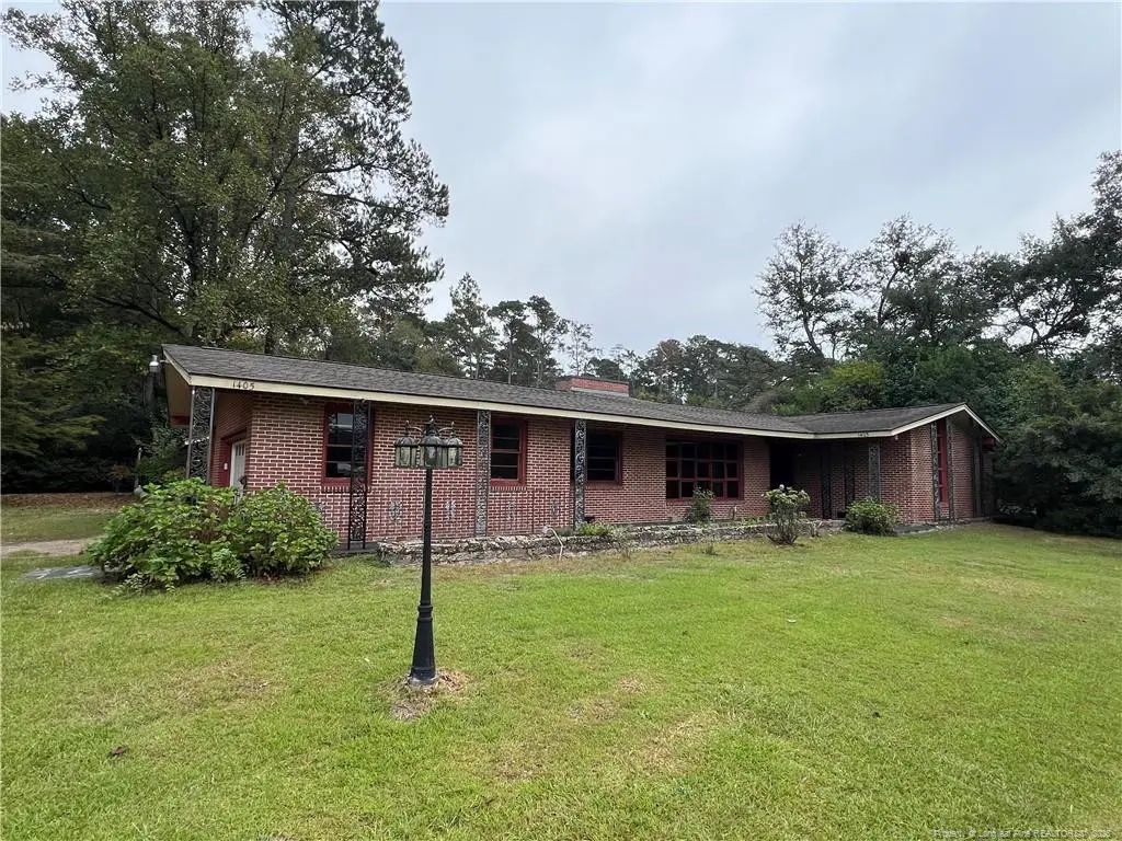 1405 Lakeview Road, Fairmont