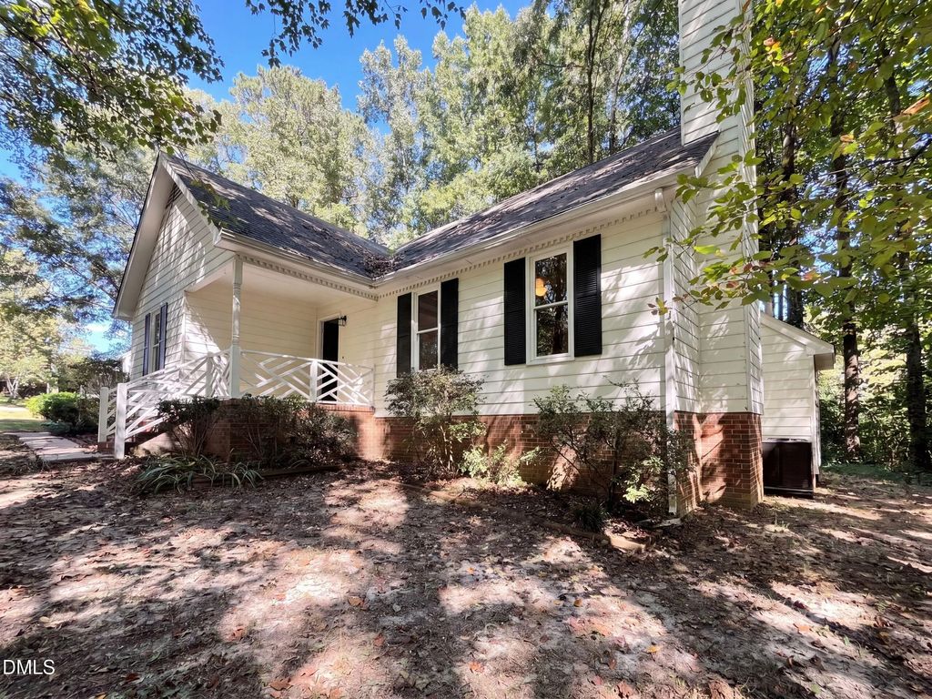 1900 Cedar Court, Clayton