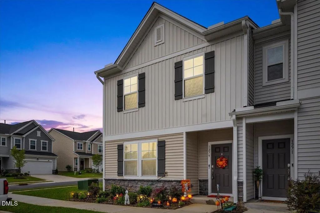 1279 Willow Tree Way, Graham