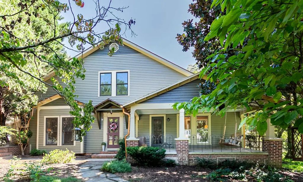 114 N Occoneechee Street, Hillsborough