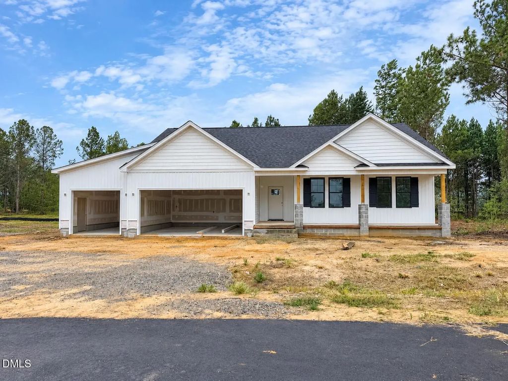 206 Vineyard Drive, La Grange