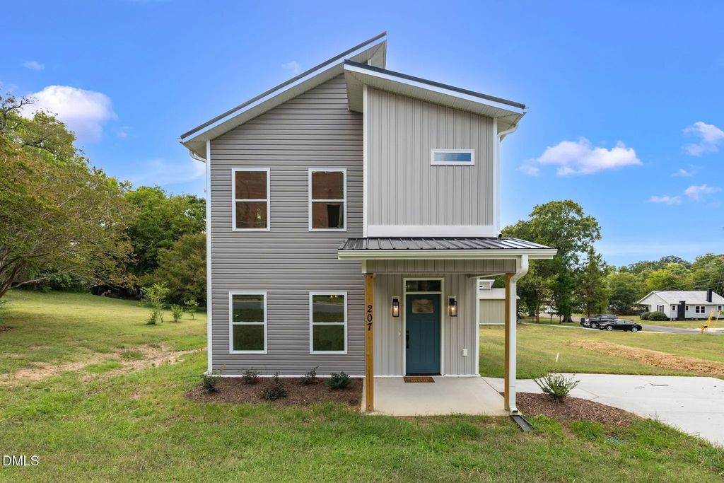 207 E Parker Street, Graham