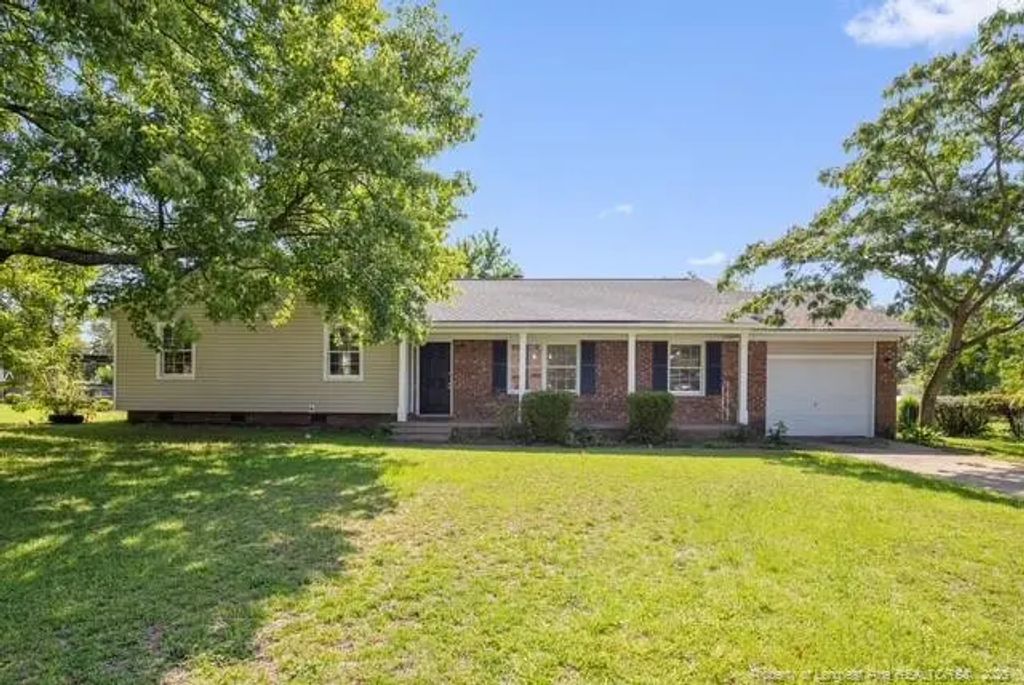1067 Pleasant Oak Drive, Fayetteville