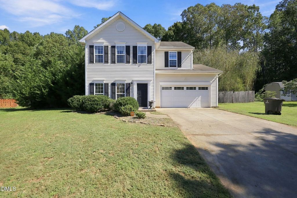 203 Crest Stone Court, Kernersville