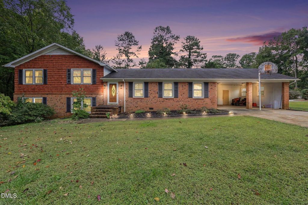 1001 Parkwood Drive, Siler City