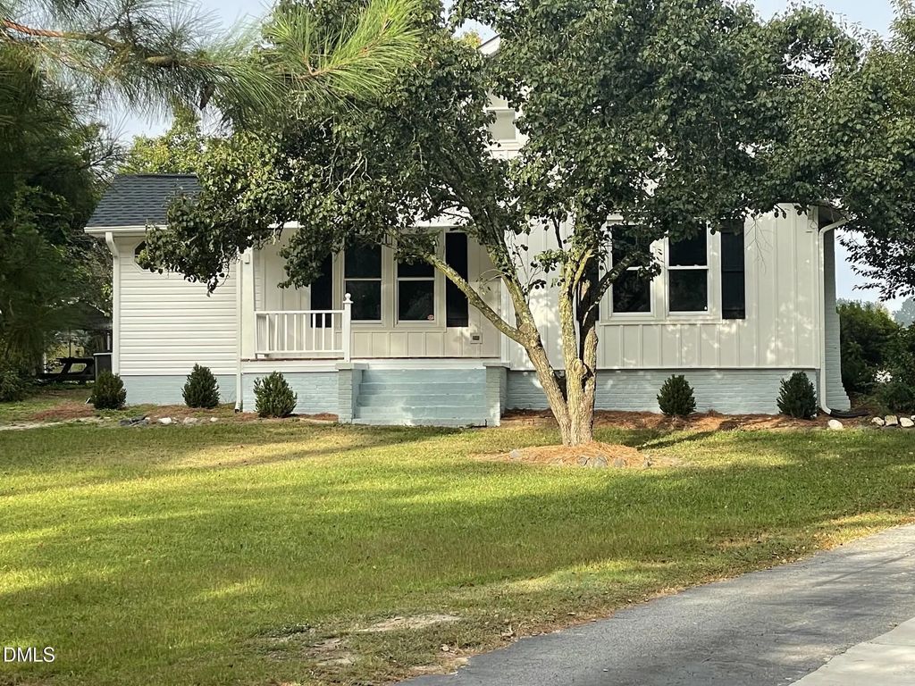 434 S Raleigh Street, Angier