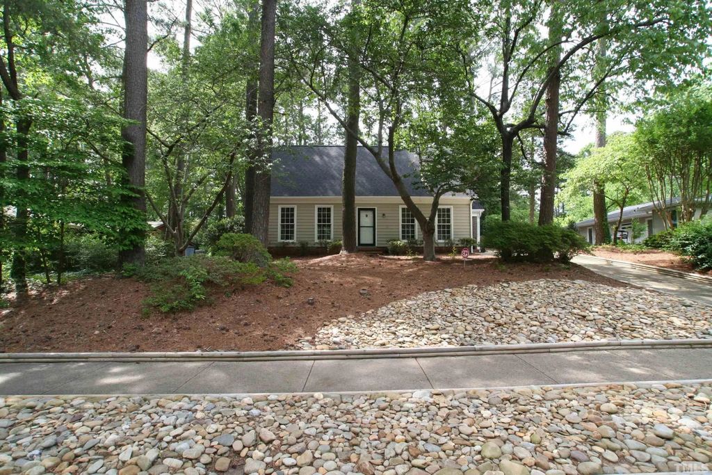 7821 Haymarket Lane, Raleigh