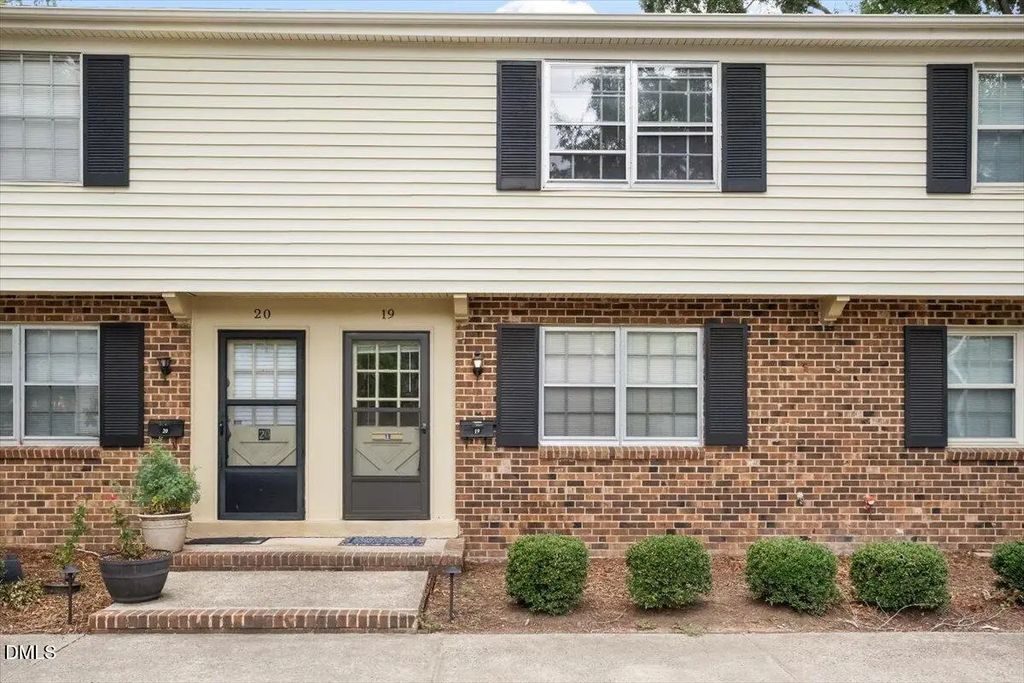 1002 Willow Drive 19, Chapel Hill