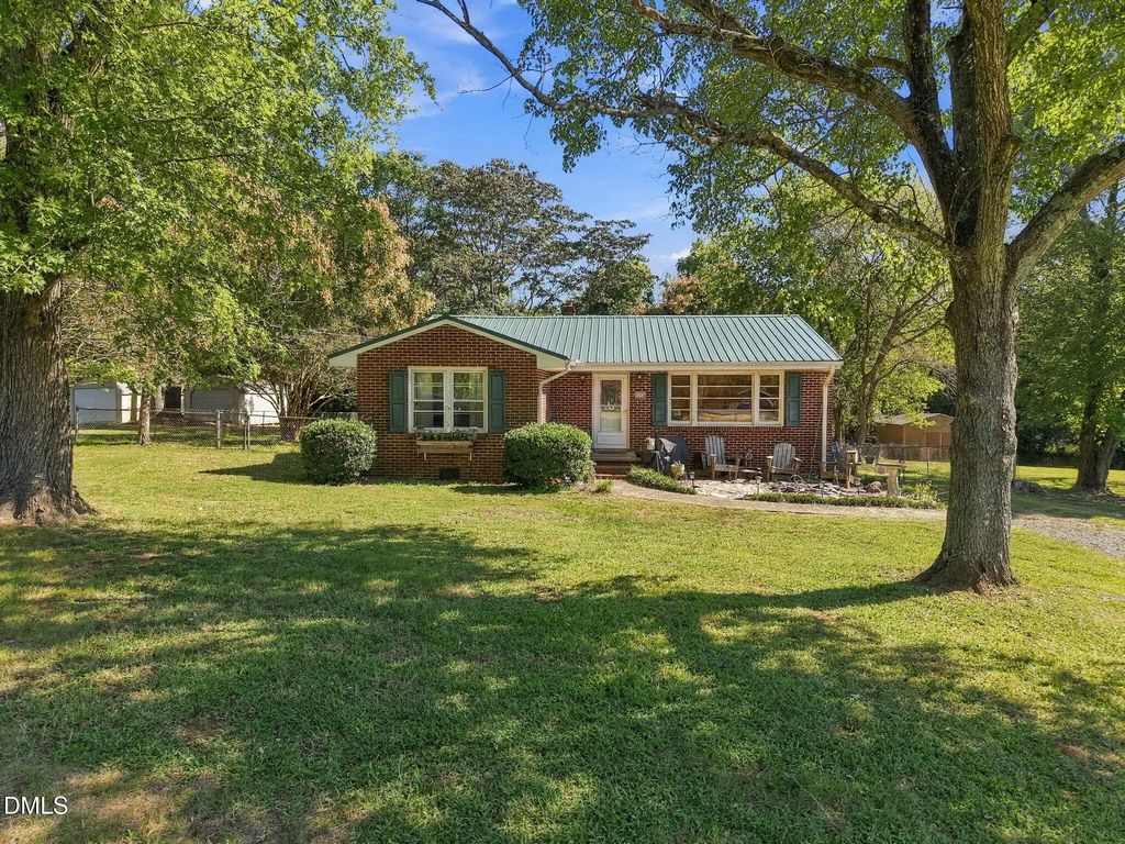 1616 Riverside Drive, Hillsborough