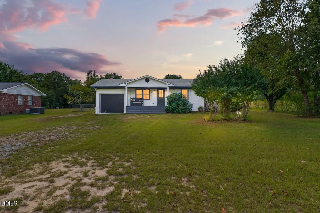 209 Chic Ennis Road, Coats