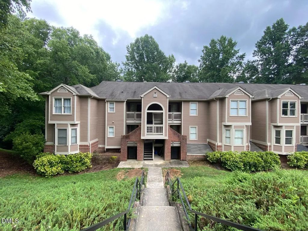109 Killam Court, Cary