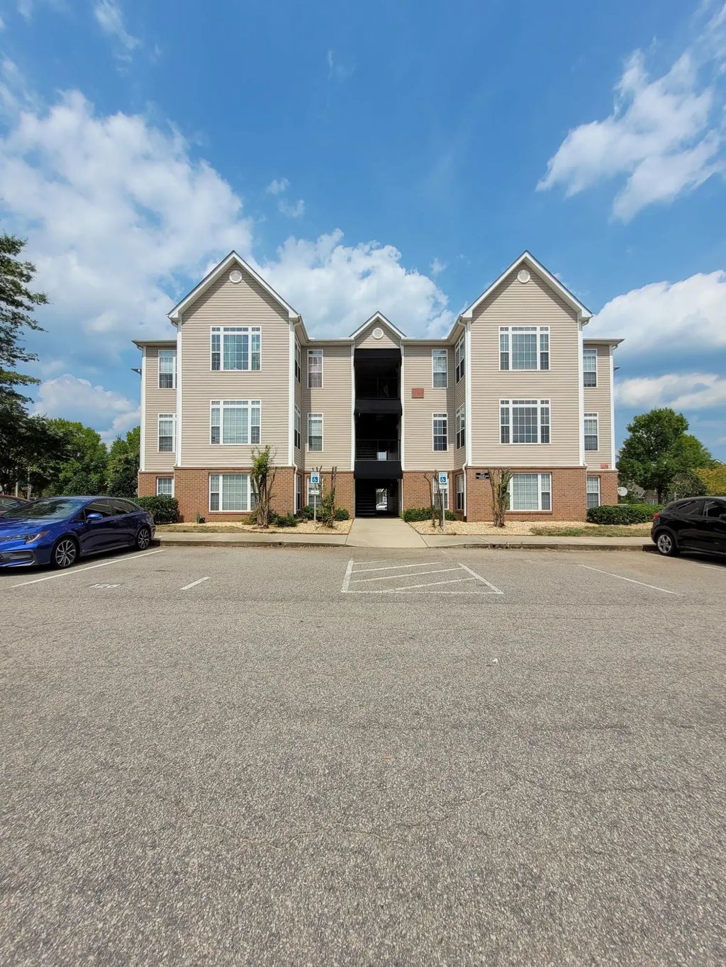 2511 Huntscroft Lane 201, Raleigh